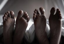 மின்சார வேலியில் சிக்கி கணவன், மனைவி உயிரிழப்பு.!