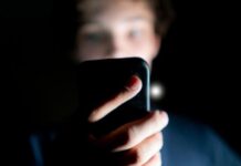 யுவதிகளுக்கு நிர்வாண வீடியோ அழைப்பு எடுத்த 22 வயது இளைஞன் கைது.!