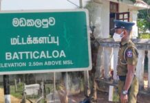 மட்டக்களப்பில் தொல்பொருள் பெயர்ப் பலகைகளை அகற்றிய சம்பவம் – ஒருவர் கைது.!