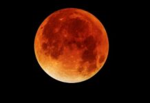 பூமியை விட்டு விலகிச் செல்லும் சந்திரன்.!