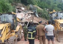 நேற்றைய தினம் கண்டி கடுகன்னாவ மண்சரிவில் சிக்கி 6 பேர் உயிரிழப்பு.! வீடியோ